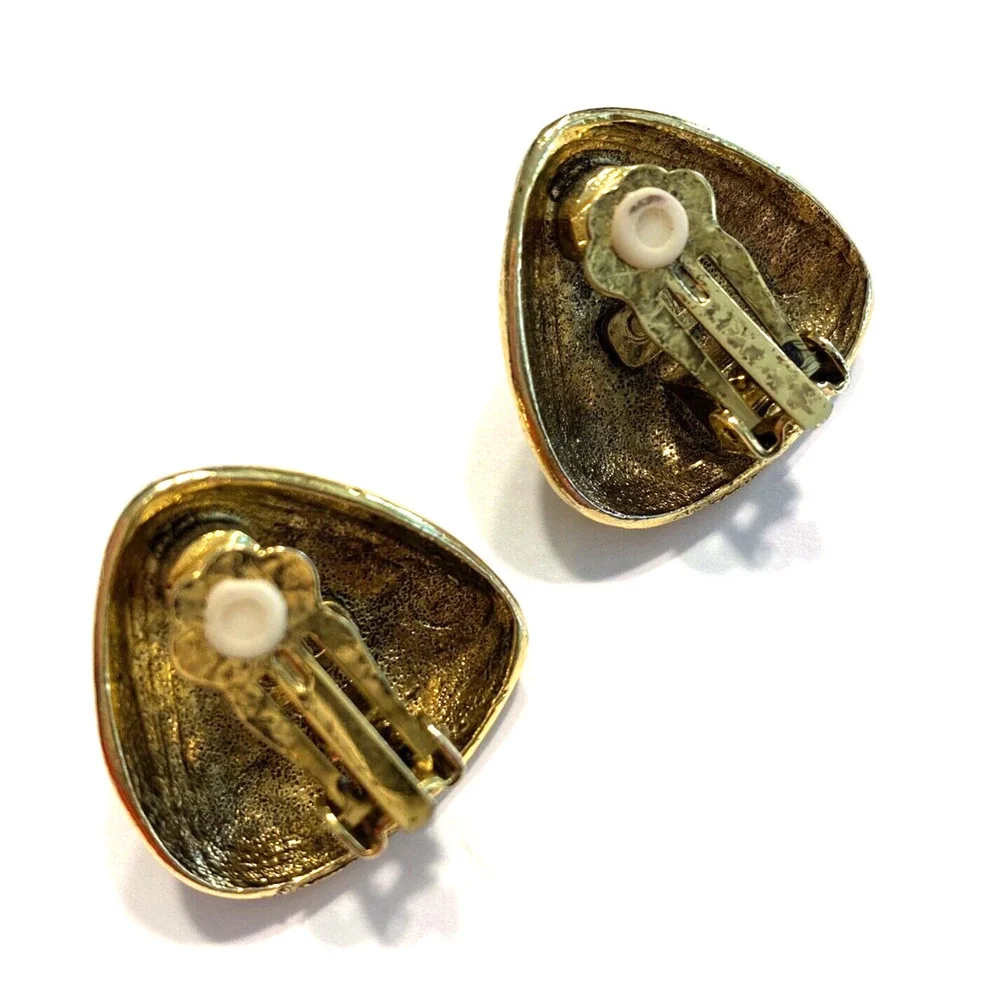 GJD GINNIE JOHANSEN Textured Gold Tone Faux Turquoise Triangle 1” Clip Earrings